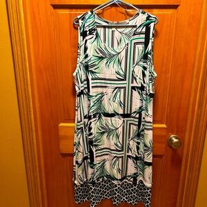 Women’s sleeveless dress in green, black and white. Scoop neck. Comfortable